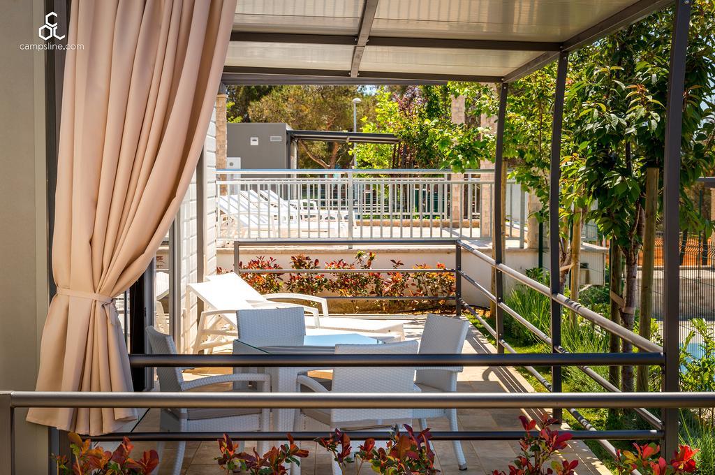 Poseidon Mobile Home Resort Макарска Экстерьер фото